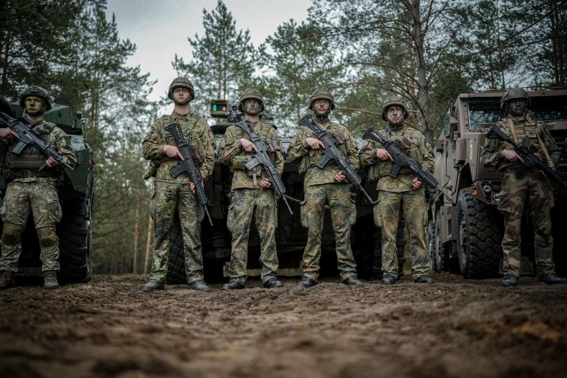Serviciul militar obligatoriu revine în Europa