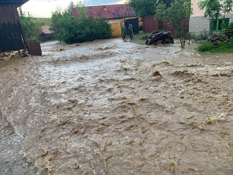 Cod roșu de inundații în județele Botoșani și Iași. Pot fi depășite cotele de pericol